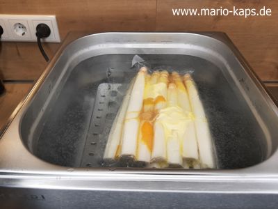 Spargel garen - Spargel im Sous Vide-Becken